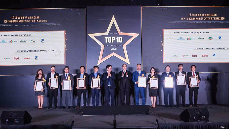 Các doanh nghiệp được lựa chọn của Chương trình sẽ được giới thiệu trong Ấn phẩm đặc biệt Top 10 doanh nghiệp công nghệ thông tin Việt Nam 2020 phát hành bằng 3 ngôn ngữ: Anh, Nhật, Việt trực tiếp giới thiệu tới hơn 2.000 cơ quan, đơn vị trong nước, hơn 10.000 đối tác từ gần 100 nền kinh tế trên thế giới trong mạng lưới hợp tác quốc tế của Vinasa. (Ảnh: PV/Vietnam+)