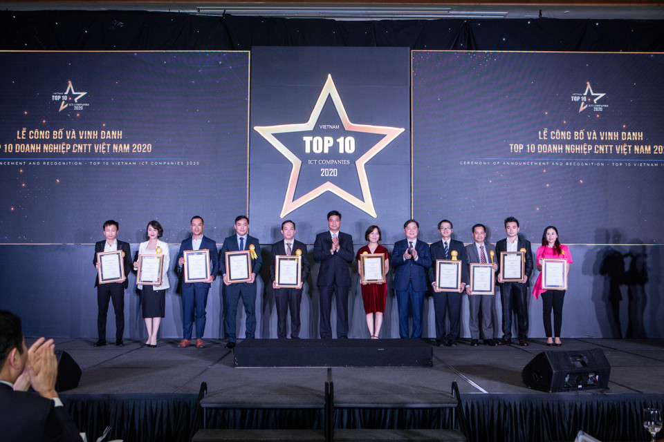 Quan trọng hơn, đây chính là lực lượng nòng cốt trong các chương trình thúc đẩy chuyển đổi số cho các cơ quan, doanh nghiệp và cũng là những đại diện tiêu biểu của ngành công nghệ thông tin Việt Nam đón đầu làn sóng cơ hội tiến vào chuỗi giá trị toàn cầu. (Ảnh: PV/Vietnam+)