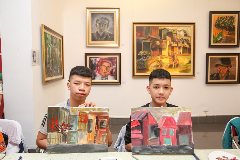 Dù chỉ diễn ra vỏn vẹn trong vòng 1 tiếng nhưng nhiều bạn nhỏ đã thể hiện năng khiếu hội hoạ của mình. (Ảnh: Minh Sơn/Vietnam+)