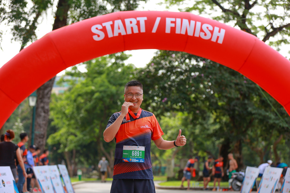 Vận động viên tham gia giải chạy sẽ được tặng áo, BIB và huy chương về đích tương đương các giải chạy chuyên nghiệp nhất hiện nay. (Ảnh: Minh Sơn/Vietnam+)