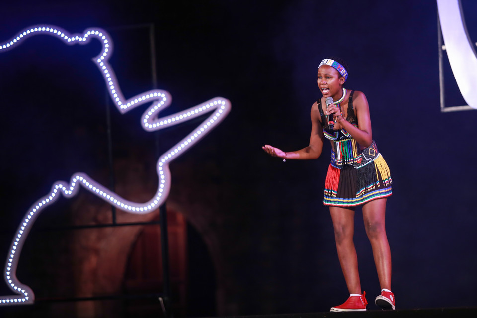 Màn trình diễn đặc biệt của các đại sứ vì tê giác của các bạn trẻ đến từ Hoa Kỳ và Nam Phi. (Ảnh: Minh Sơn/Vietnam+)