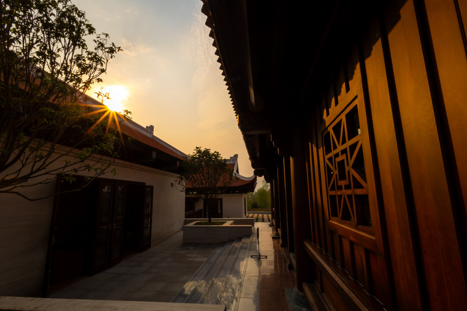 Việc xây dựng, quy hoạch Đền thờ liệt sỹ Chiến trường Điện Biên Phủ đã tạo sự kết nối liên hoàn và hoàn chỉnh cho tổng thể khu vực tưởng niệm và di tích lịch sử xung quanh như: Đồi A1, Nghĩa trang liệt sỹ A1, Bảo tàng Chiến thắng Điện Biên Phủ, Tượng đài Chiến thắng Điện Biên Phủ... (Ảnh: Minh Sơn/Vietnam+)