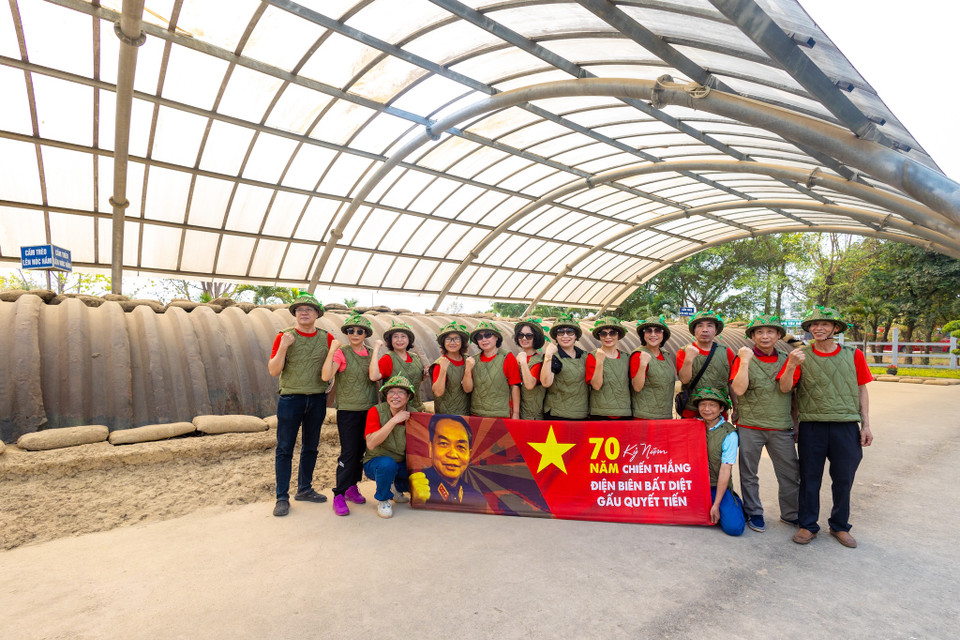 Trong dịp kỷ niệm 70 năm chiến thắng Điện Biên Phủ, hầm Đờ Cát là điểm tham quan của nhiều du khách trong và ngoài nước. (Ảnh: Minh Sơn/Vietnam+)