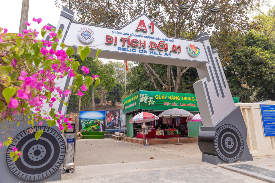 Di tích lịch sử đồi A1 nằm tại trung tâm thành phố Điện Biên. Đây là cứ điểm quan trọng bậc nhất trong tập đoàn cứ điểm của thực dân Pháp ở Điện Biên Phủ. (Ảnh: Minh Sơn/Vietnam+)