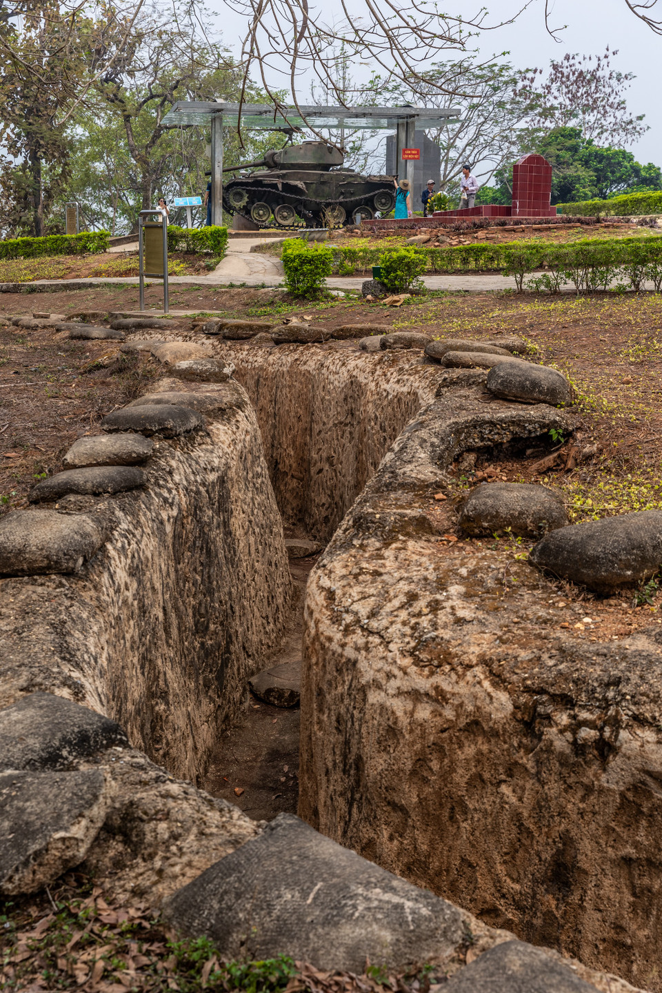Du khách sẽ được tham quan từng chiến hào nơi mà các chiến sỹ ta chiến đấu ngoan cường để giành từng mét đất, mét hào. (Ảnh: Minh Sơn/Vietnam+)
