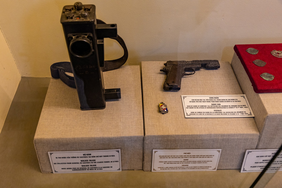 Điện Biên Phủ năm 1954, không chỉ có trí tuệ, tài thao lược của những người lãnh đạo, chỉ huy, cùng sức mạnh đánh địch của các binh đoàn chủ lực được trang bị vũ khí hiện đại, mà còn có sự đóng góp to lớn của những con người bình dị, với những trang bị đơn giản nhưng hiệu quả. (Ảnh: Minh Sơn/Vietnam+)