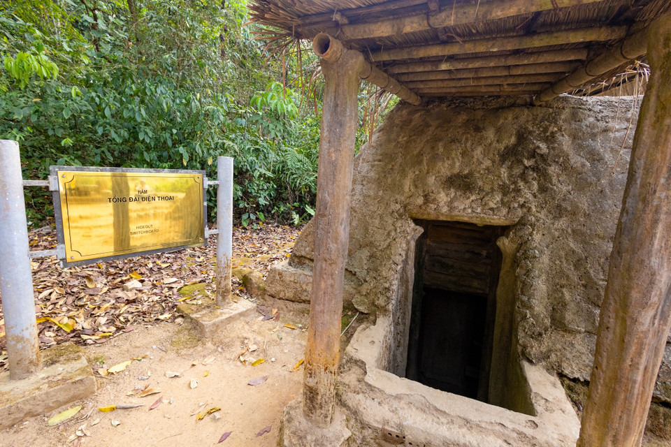Với cách bố trí hầm, lán trại thành hệ thống liên hoàn, ẩn mình trong rừng già, cơ quan đầu não của Chiến dịch Điện Biên Phủ được đảm bảo bí mật và an toàn tuyệt đối. (Ảnh: Minh Sơn/Vietnam+)