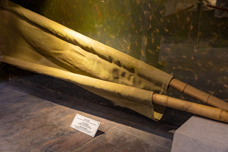 Bộ đội quân y đã tổ chức những trạm quân y dã chiến, xây dựng các hầm phẫu, sử dụng các thiết bị thô sơ để phẫu thuật và cứu chữa thương binh, bệnh binh. (Ảnh: Minh Sơn/Vietnam+)