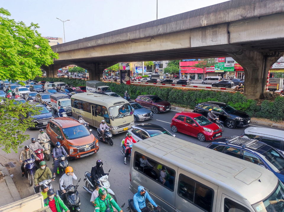 Nhiều người dân trở lại Hà Nội để chuẩn bị cho ngày làm việc đầu tiên sau kỳ nghỉ dài. (Ảnh: Hoài Nam/Vietnam+)