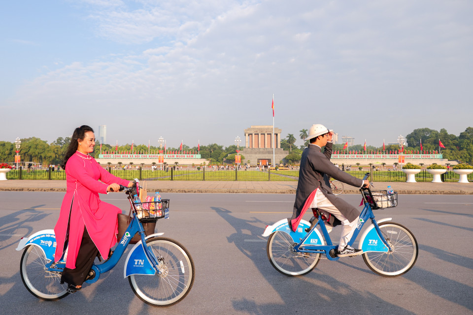 Đoàn diễu hành sẽ đi qua các địa điểm, di sản văn hóa-du lịch của Thủ đô. (Ảnh: Minh Sơn/Vietnam+)