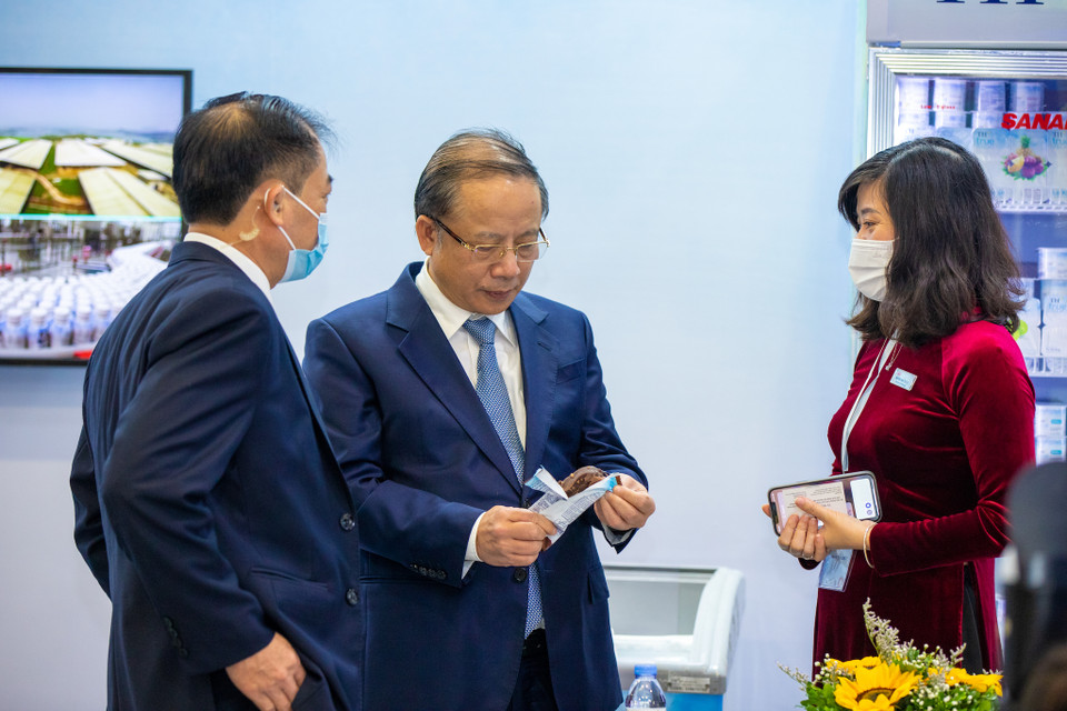 Gian hàng trưng bày hầu hết các sản phẩm chủ đạo của TH True MILK đã được tung ra thị trường trong suốt thời gian qua. (Ảnh: PV/Vietnam+)