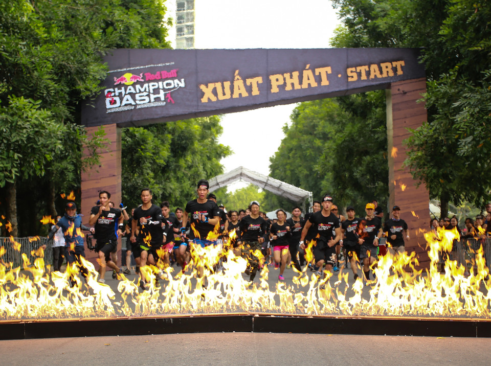 Sau nhiều lần tổ chức tại Sài Gòn, Champion Dash – cuộc đua thử thách lần đầu tiên được tổ chức tại Ecopark (Hà Nội) với gần 3.500 người tham dự. (Ảnh: Minh Sơn/Vietnam+)