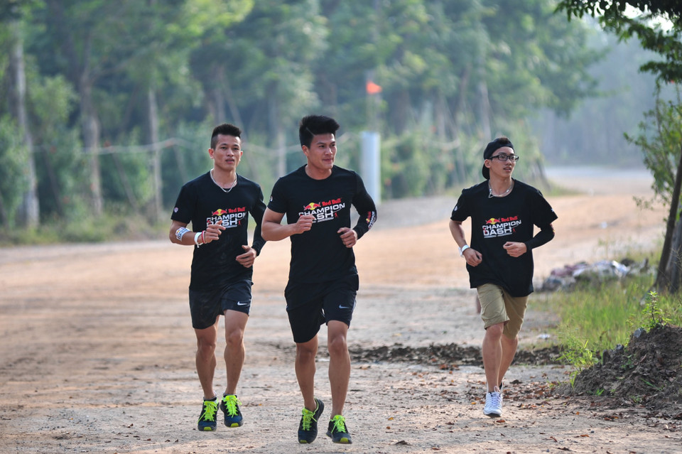 Các chướng ngại vật sẽ liên tiếp xuất hiện trong suốt đường chạy hơn 6km của cuộc thi, người chiến thắng sẽ là người biết phân phối sức lực, bền bỉ và khéo léo nhất. (Ảnh: Minh Sơn/Vietnam+)