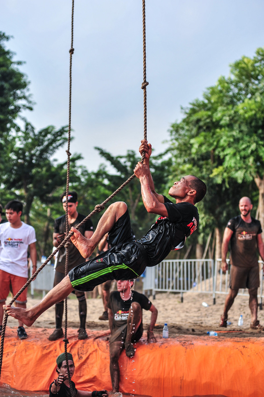 Leo dây là thử thách triệt tiêu nốt thể lực của người chơi ở những vòng cuối cùng. (Ảnh: Minh Sơn/Vietnam+)