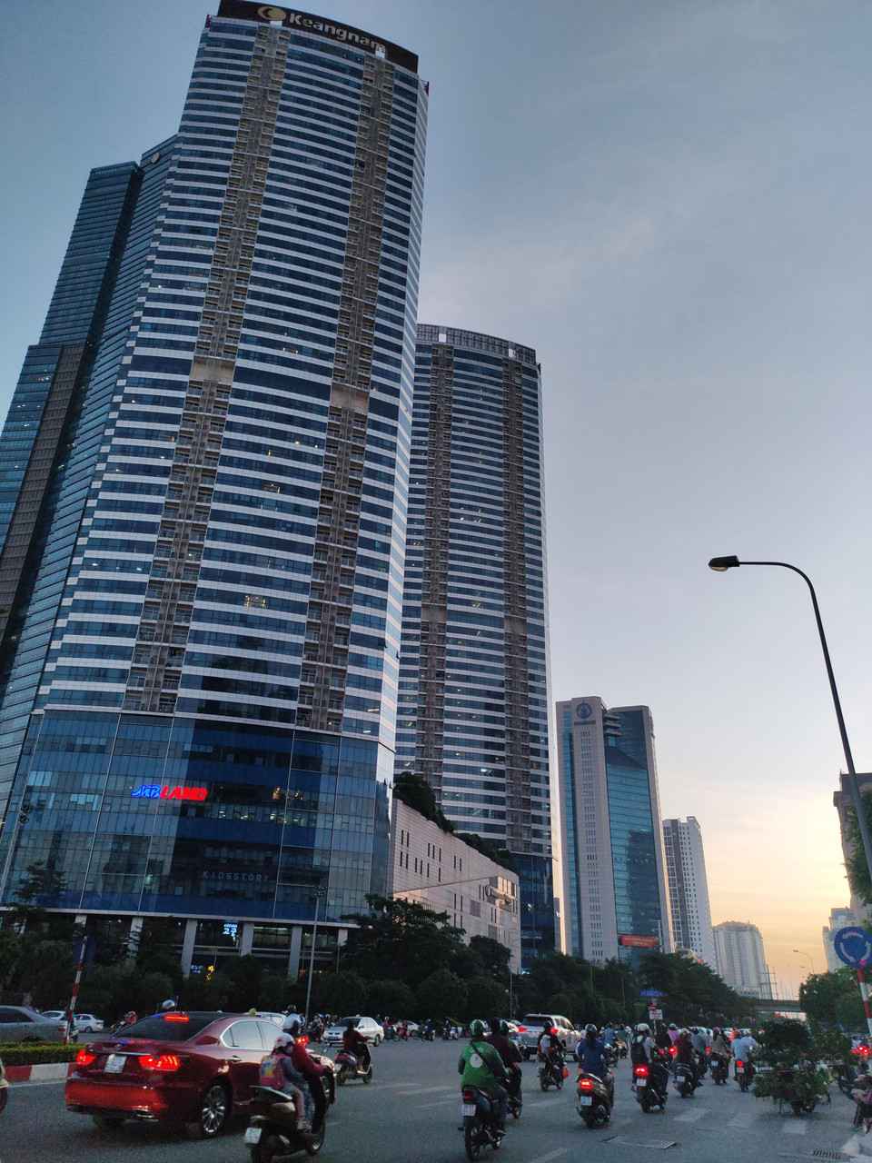 Chế độ chụp chuyên nghiệp của máy cũng khá ổn. Tính năng cân bằng trắng cũng như tốc độ chụp của máy thể hiện rất tốt, nhất là trong điều kiện ngược sáng. (Ảnh: Minh Sơn/Vietnam+)