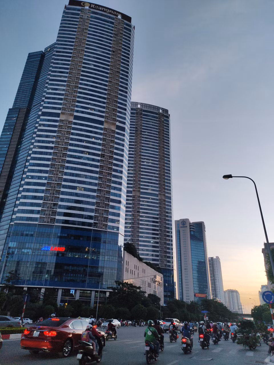 Chế độ chụp chuyên nghiệp của máy cũng khá ổn. Tính năng cân bằng trắng cũng như tốc độ chụp của máy thể hiện rất tốt, nhất là trong điều kiện ngược sáng. (Ảnh: Minh Sơn/Vietnam+)