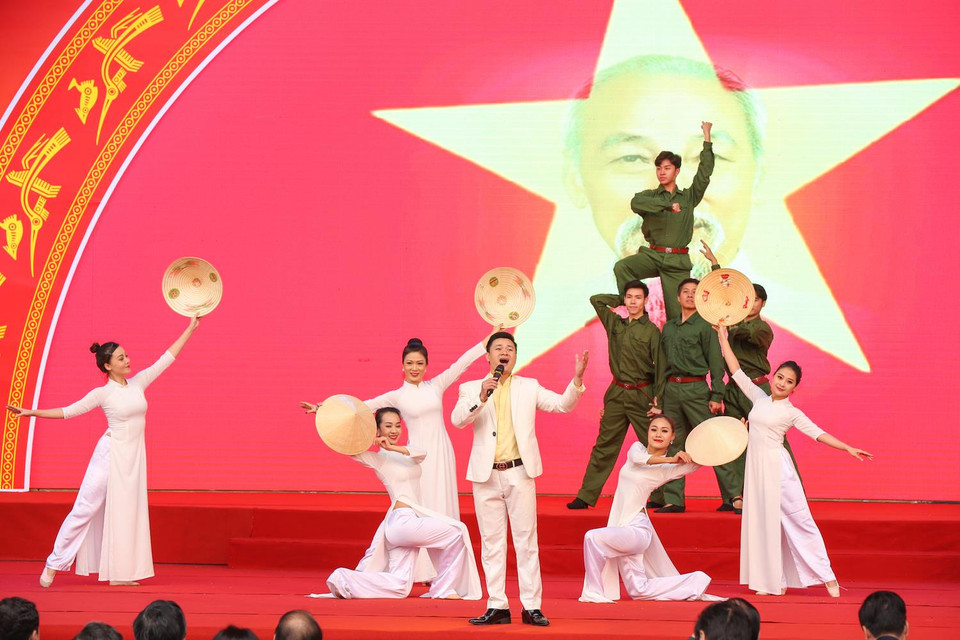 Hội báo toàn quốc 2019 trưng bày những ấn phẩm báo Tết Dương lịch, báo Tết Nguyên đán Kỷ Hợi 2019, giới thiệu những giao diện báo điện tử đẹp, chương trình phát thanh truyền hình nổi bật, 300 phóng sự môi trường tiêu biểu cùng hoạt động đào tạo báo chí… (Ảnh: Minh Sơn/Vietnam+)