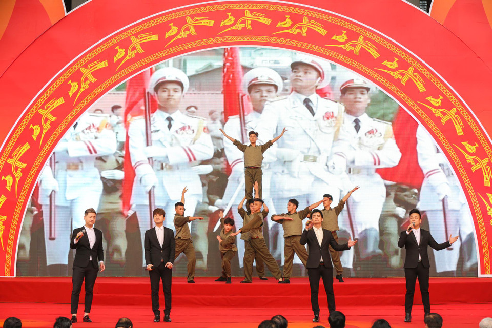 Năm nay, Hội Báo toàn quốc có quy mô 74 gian trưng bày của 112 đơn vị, cấp hội và đơn vị đào tạo báo chí, các công ty kinh doanh thiết bị làm báo trong cả nước. (Ảnh: Minh Sơn/Vietnam+)