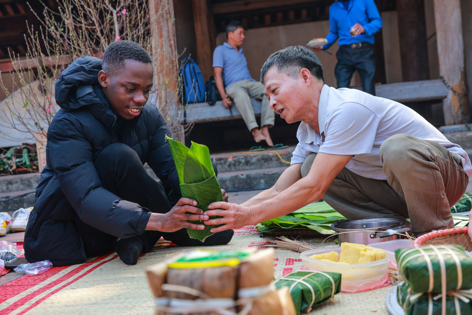 Anh cho biết tại đây mình đã được thấy và trải nghiệm rất nhiều điều tuyệt vời như ẩm thực, văn hóa, con người... và rất ấn tượng với những gì mà văn hóa Việt Nam đang có. (Ảnh: Minh Sơn/Vietnam+)
