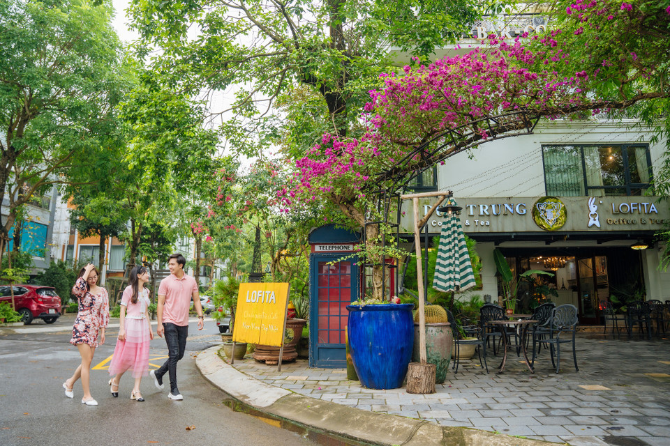 Lofita - Tea &amp; Coffee là một địa điểm được trang trí rất lộng lẫy, nguy nga, sang trọng với diện tích lên đến 400m2. (Ảnh: Minh Sơn/Vietnam+)