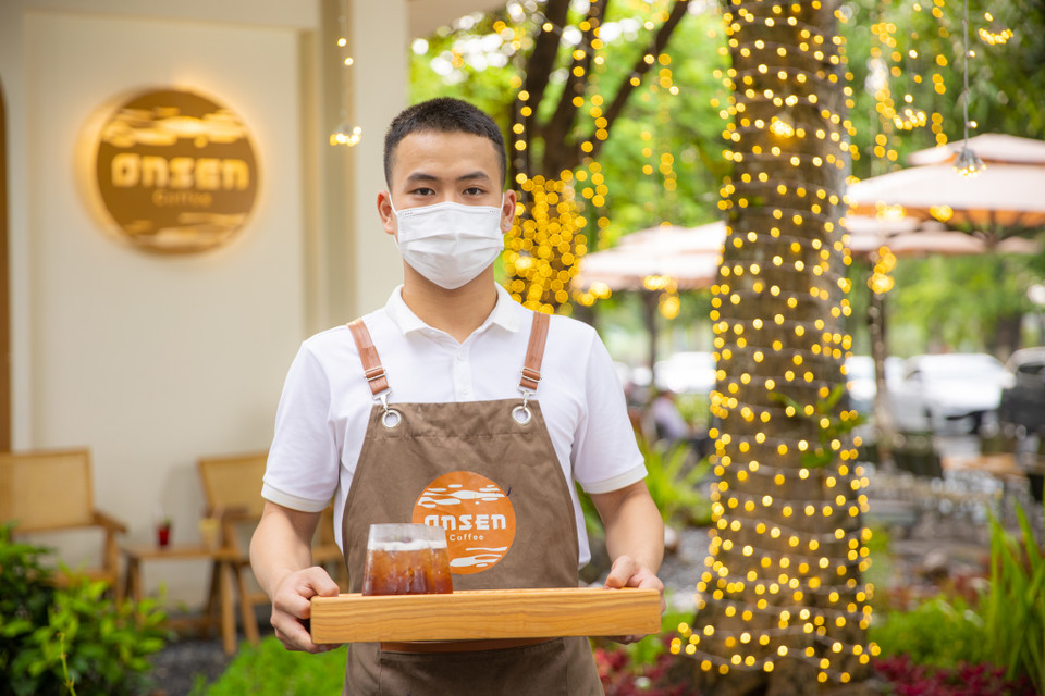 Quán càphê được thiết kế theo phong cách nhẹ nhàng phù hợp mới mọi đối tượng. (Ảnh: Minh Sơn/Vietnam+)