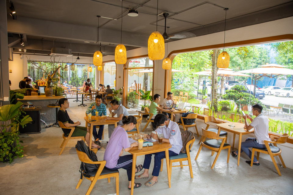 Không gian rộng rãi bên trong quán. (Ảnh: Minh Sơn/Vietnam+)