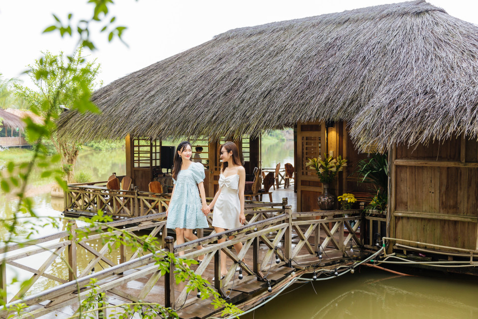 Giữa những ngày nắng nóng mùa Hè, được đứng giữa không gian xanh mát là một trải nghiệm khó quên với mỗi du khách. (Ảnh: Minh Sơn/Vietnam+)