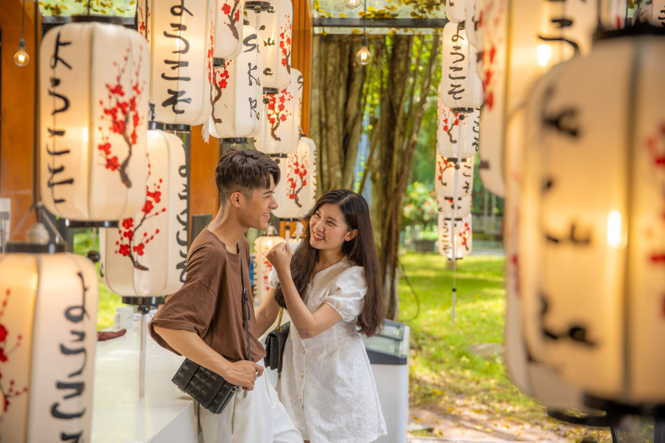 Quán được thiết kế theo phong cách mở, kết hợp với không gian xanh của Ecopark khiến nơi đây trở thành một trải nghiệm khó quên. (Ảnh: Minh Sơn/Vietnam+)