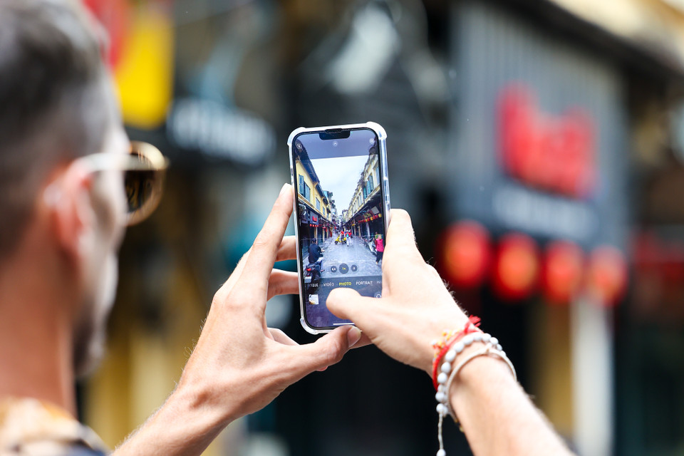 Đây có lẽ là một trong những dịp ít ỏi trong năm khi mỗi con đường, mỗi góc phố Hà Nội đều ít người qua lại. (Ảnh: Minh Sơn/Vietnam+)