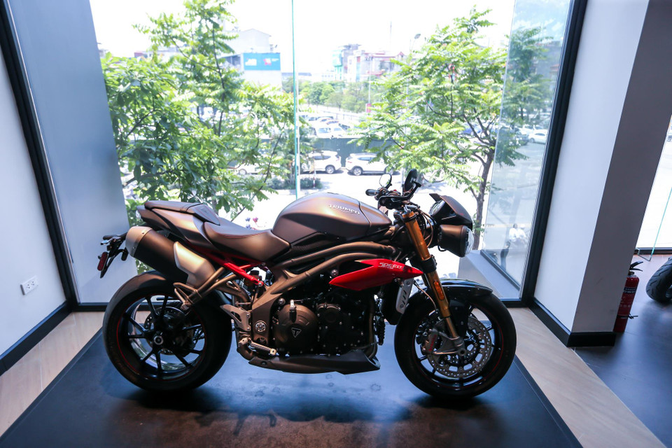 Các mẫu Modern Classic, Cafe Racer, Bobber, Scrambler, Adventure, Nakedbike, The Roadster và Supersport... được trang bị động cơ có dung tích từ 765 - 1200 phân khối. Động cơ đều được làm mát bằng dung dịch nên giảm thiểu độ nóng khi vận hành trên đường phố. (Ảnh: Minh Sơn/Vietnam+)