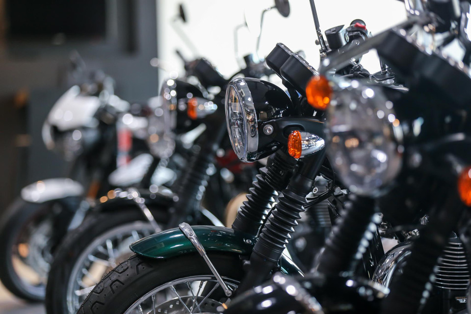 Showroom Triumph tại Hà Nội là cơ hội để những người yêu thương hiệu mô tô Anh Quốc được hưởng mức giá tốt hơn hẳn các cửa hàng phân phối xe tư nhân. (Ảnh: Minh Sơn/Vietnam+)