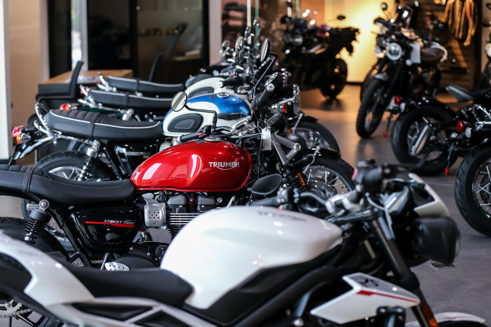 Ra đời từ năm 1902, thương hiệu xe mô tô hơn 100 năm tuổi được đặt trụ sở tại Hinckley, Leicesterhire nước Anh đã sản xuất nên những chiếc xe mang tính biểu tượng từ sự kết hợp hoàn hảo giữa thiết kế mê hoặc và khả năng vận hành. (Ảnh: Minh Sơn/Vietnam+)