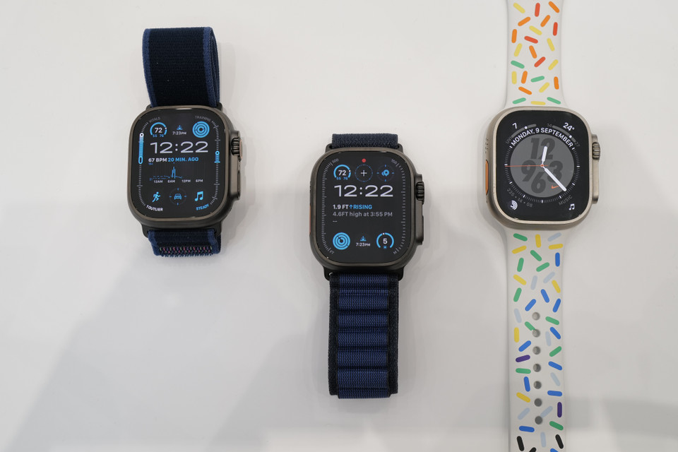 Apple đã cập nhật cho Apple Watch Ultra 2 dây đeo Titan mới và tùy chọn màu Titan Đen. (Ảnh: PV/Vietnam+)