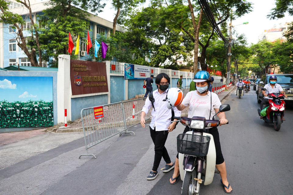 Sáng 7/7, các thí sinh đã chính thức bước vào ngày thi thi đầu tiên Kỳ thi trung học phổ thông quốc gia 2021. (Ảnh: Minh Sơn/Vietnam+) 