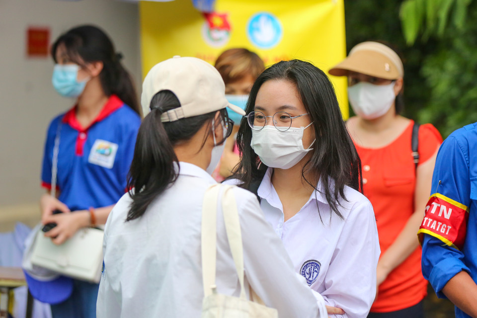 Phương Anh cho biết đề Toán năm nay mặc dù dễ đạt điểm cao nhưng đề cũng rất phân loại thí sinh. (Ảnh: Minh Sơn/Vietnam+)