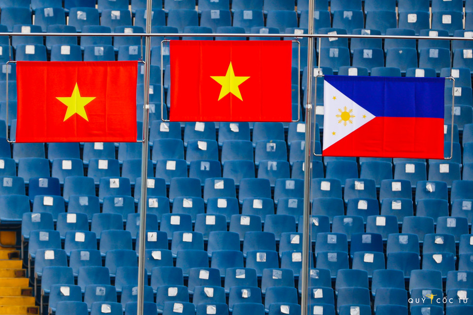 Cờ Việt Nam liên tục được treo lên hàng đầu khi vận động viên giành được huy chương vàng. (Ảnh: Vietnam+)