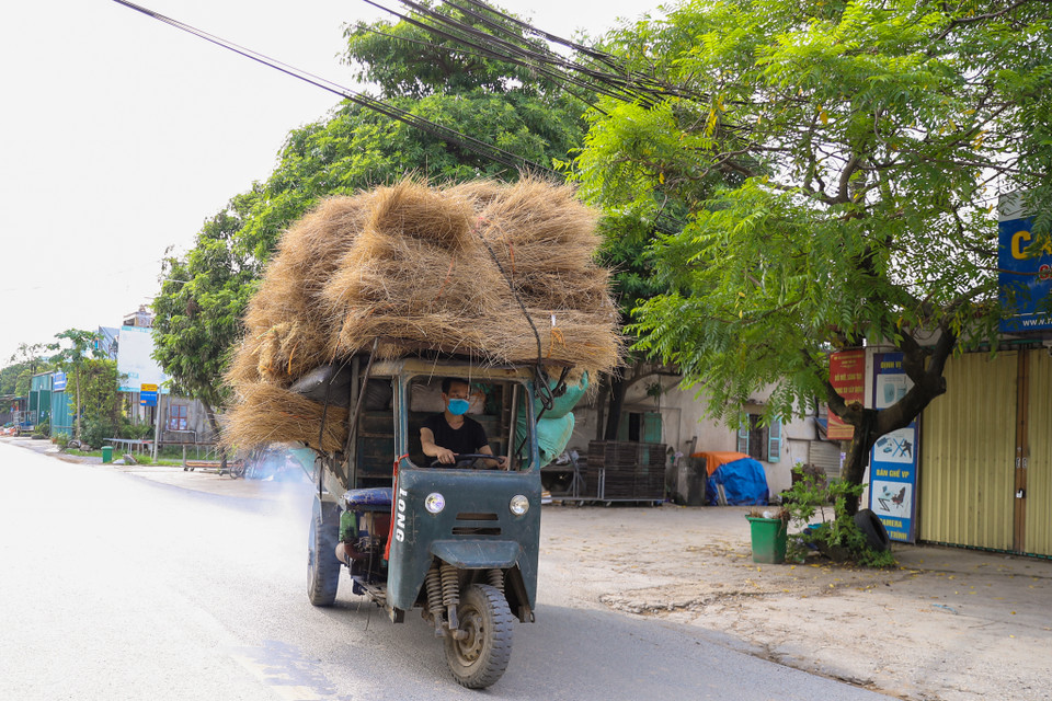 Quảng Phú Cầu từ lâu đã nổi tiếng với nghề tăm hương truyền thống. (Ảnh: PV/Vietnam+)