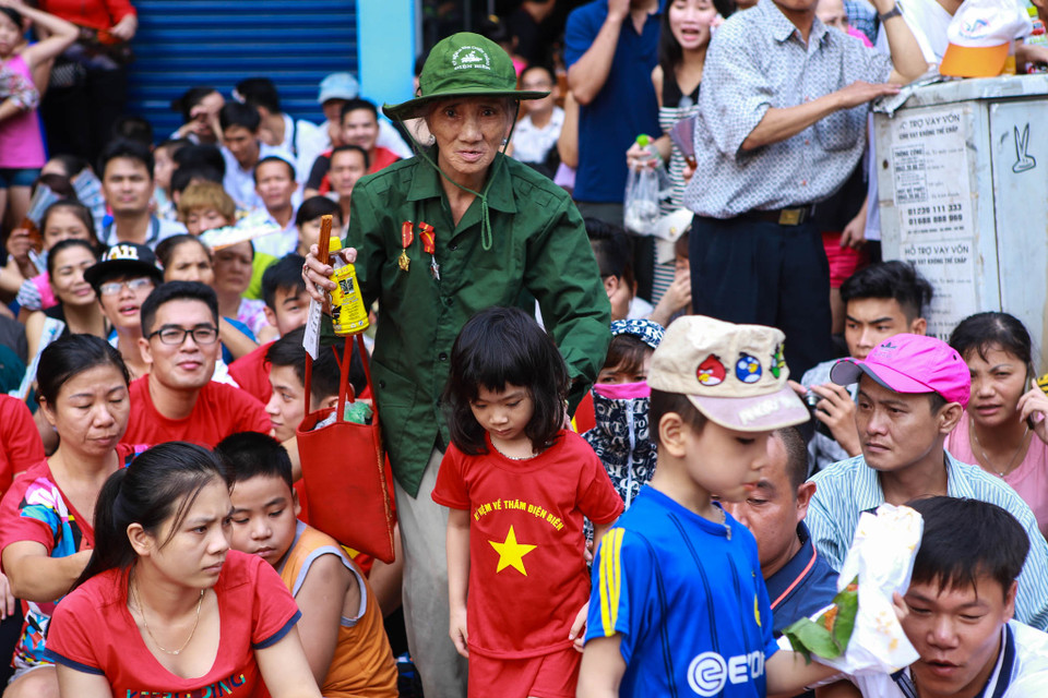 Cụ Hoàng Thị Thìn (76 tuổi), một cựu quân nhân bị chiến tranh ác liệt làm cho mất đi toàn bộ ký ức của một thời máu lửa. (Ảnh: Minh Sơn/Vietnam+)