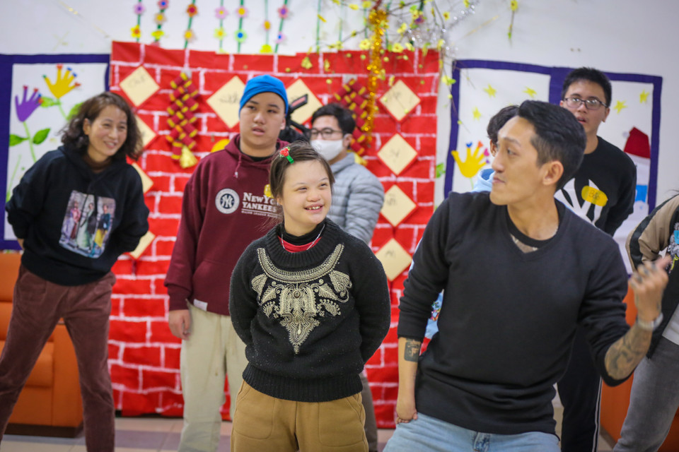 Không khí vui vẻ, tràn đầy năng lượng ở lớp học nhảy. (Ảnh: Minh Sơn/Vietnam+)