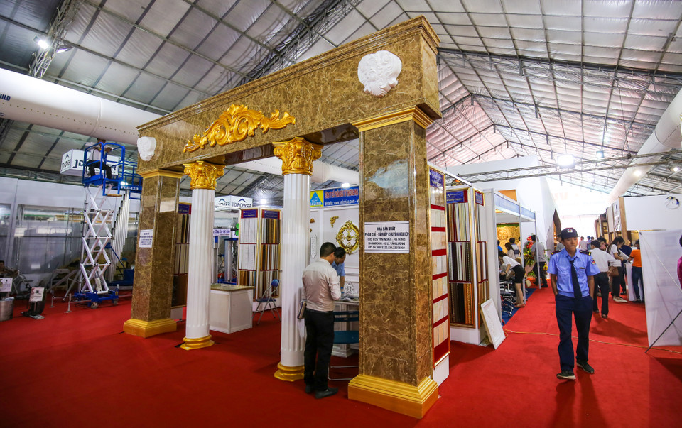 Nhiều đơn vị có gian hàng quy mô lớn từ 36 - 180 m2 với rất nhiều sản phẩm độc đáo, thu hút du khách. 