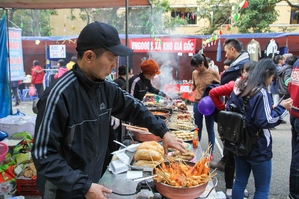 Đến những món ăn đậm chất sinh viên. (Ảnh: Minh Sơn/Vietnam+)