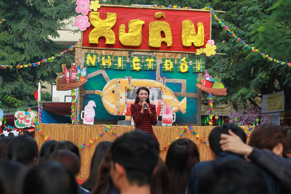 Với chủ đề 'Lễ hội mùa Xuân trên biển', hội chợ thu hút hàng ngàn lượt người tham quan nhân dịp Tết đến Xuân sang. (Ảnh: Minh Sơn/Vietnam+)