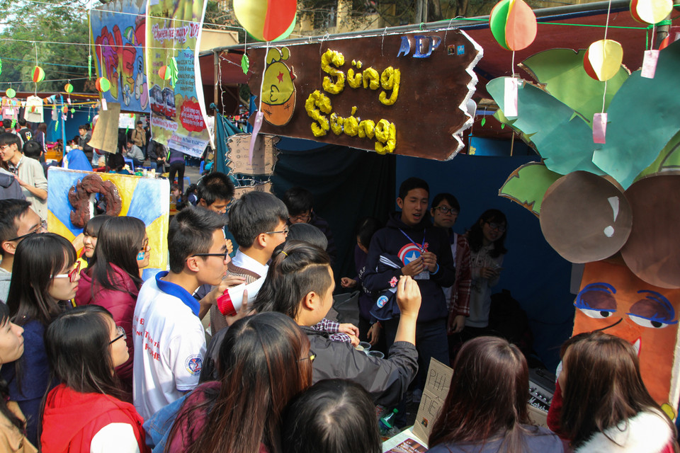 Trò chơi độc và lạ. (Ảnh: Minh Sơn/Vietnam+)