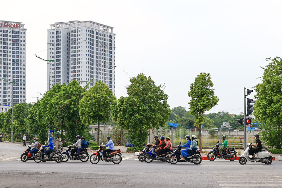 Mặc dù lượng phương tiện đổ về Hà Nội tăng cao nhưng chưa ghi nhận tình trạng ách tắc kéo dài như mọi năm. (Ảnh: Minh Sơn/Vietnam+)