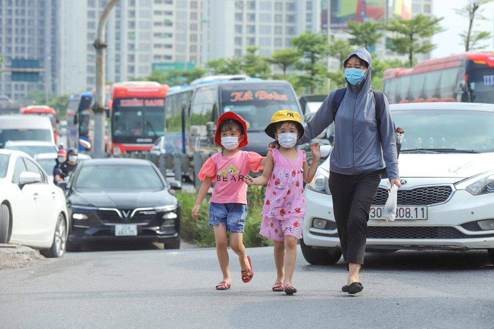 Nhiều người dân đã chủ động trở lại Hà Nội sớm hơn dự kiến. (Ảnh: Hoài Nam/Vietnam+)