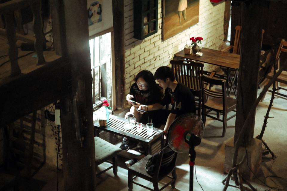 Nhà sàn được vận chuyển từ Hòa Bình về Hà Nội từ năm 1998, ban đầu được sử dụng làm một không gian nghệ thuật phi lợi nhuận điều hành bởi nghệ sỹ Trần Lương và nghệ sỹ Nguyễn Mạnh Đức.(Ảnh: Minh Sơn/Vietnam+)