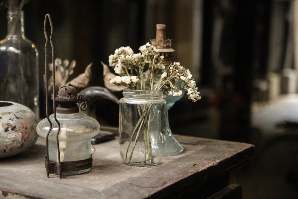 Sau một thời gian ngắn tạm ngừng sử dụng, Nhà Sàn mở cửa trở lại với chức năng là một quán café. (Ảnh: Minh Sơn/Vietnam+)