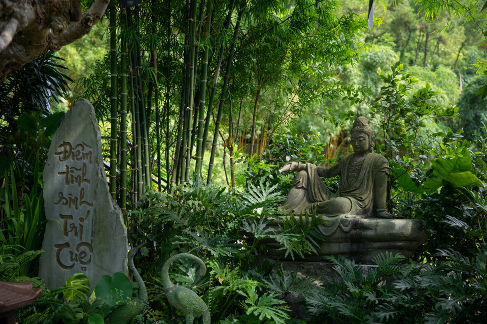 Hiện nay, chùa thường xuyên thu hút đông đảo du khách tìm đến để thưởng ngoạn cảnh quan cũng như đi tìm lại những khoảnh khắc thanh bình trong tâm hồn. (Ảnh: Minh Sơn/Vietnam+)