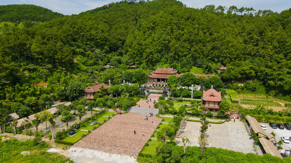 Chùa Địa Tạng Phi Lai Tự, tọa lạc tại thôn Ninh Trung (xã Liêm Sơn, Thanh Liêm, Hà Nam) thời gian gần đây thu hút rất nhiều bạn bè, du khách trong nước và quốc tế nhờ vẻ đẹp thanh tịnh, yên bình. (Ảnh: Minh Sơn/Vietnam+)