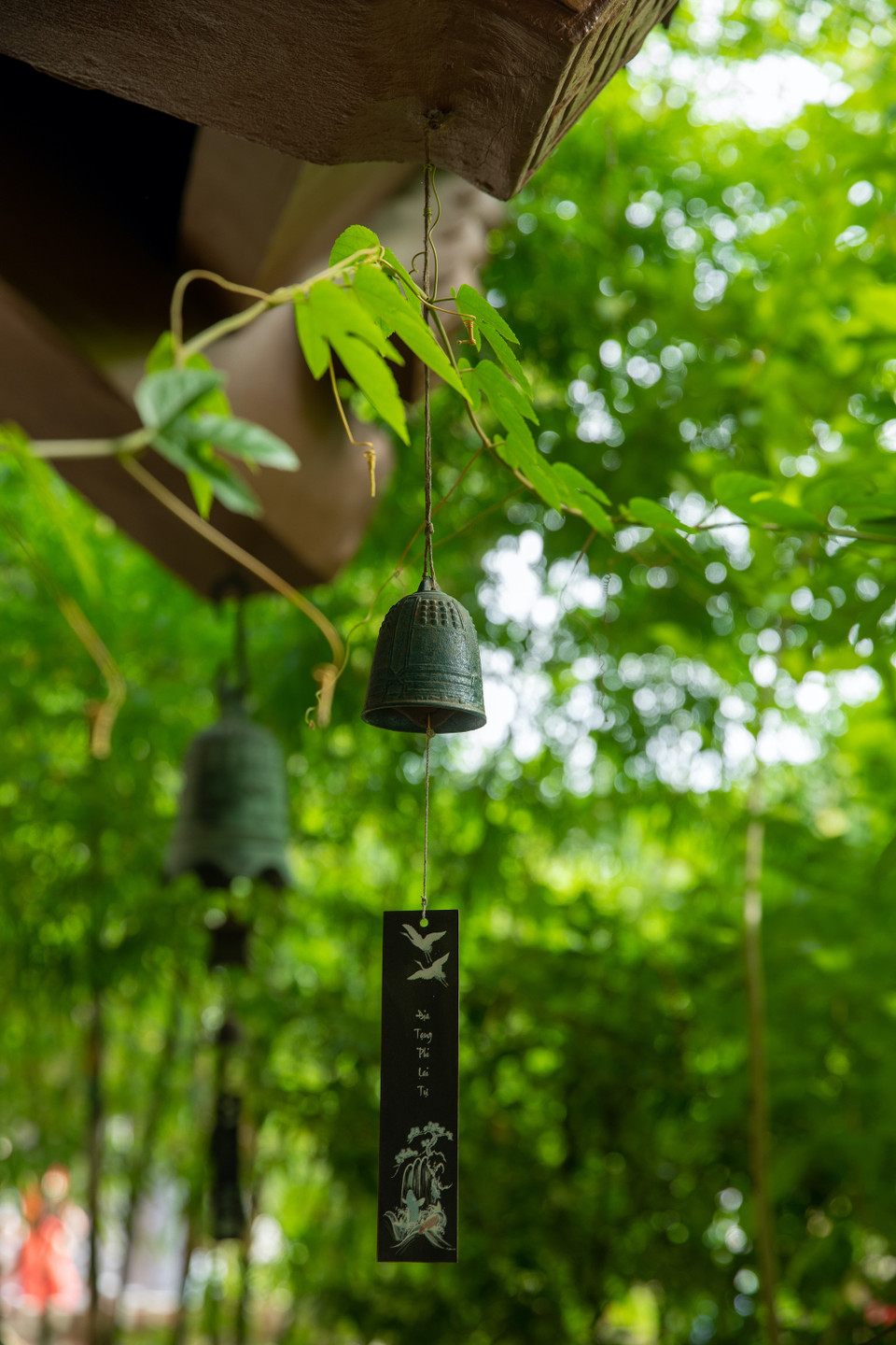 Đứng ở mỗi góc khác nhau, bạn có thể thu vào tầm mắt những vẻ đẹp khác nhau của chùa Địa Tạng Phi Lai. (Ảnh: Minh Sơn/Vietnam+)